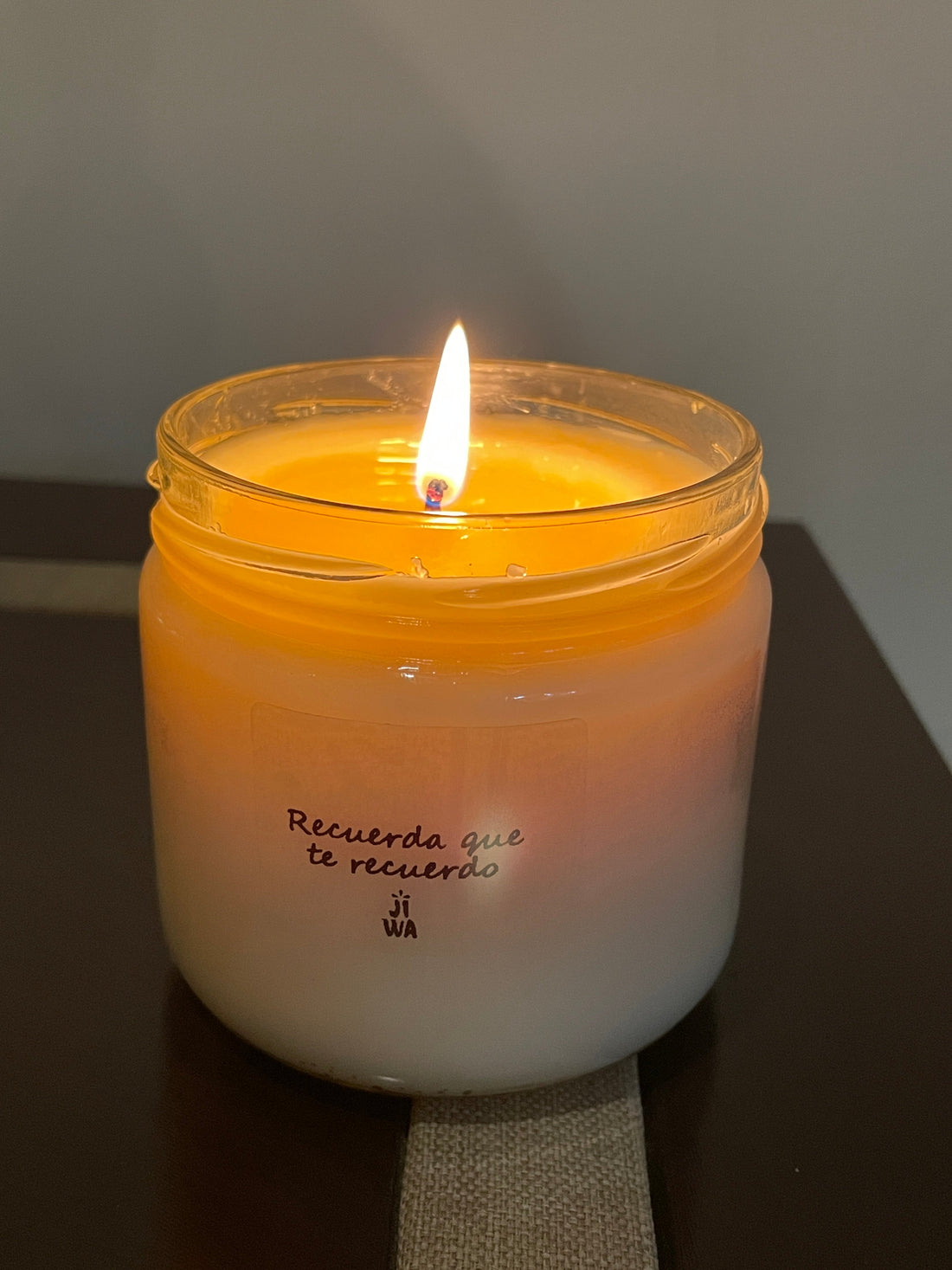 ✨¿Por qué una vela artesanal transforma más que un aroma?